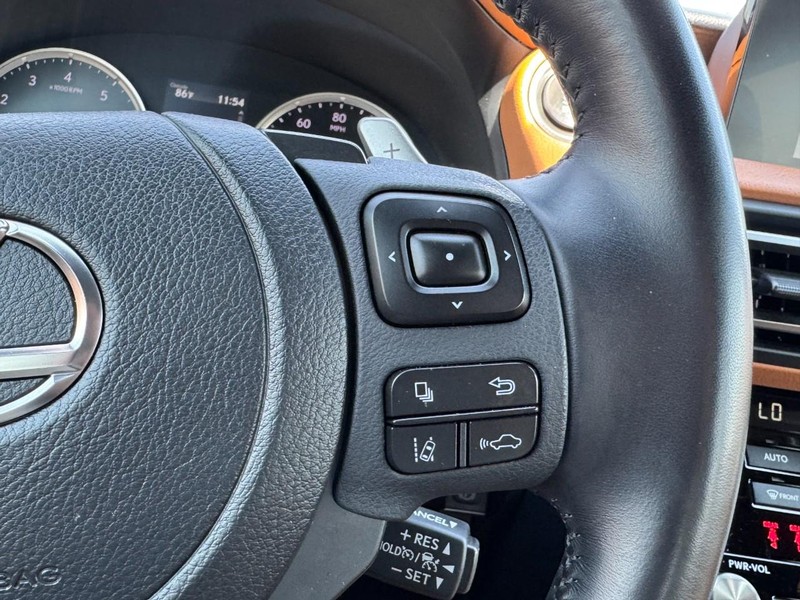 Lexus IS Vehicle Image 17