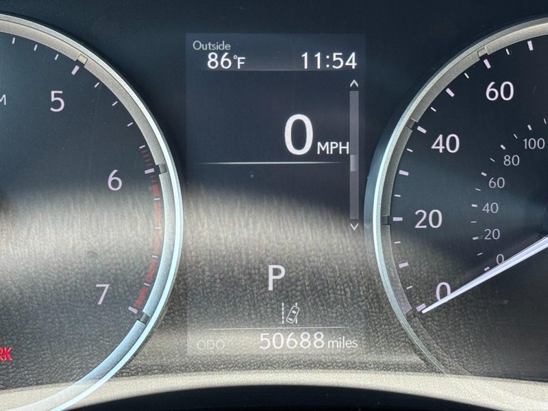 Lexus IS Vehicle Image 18