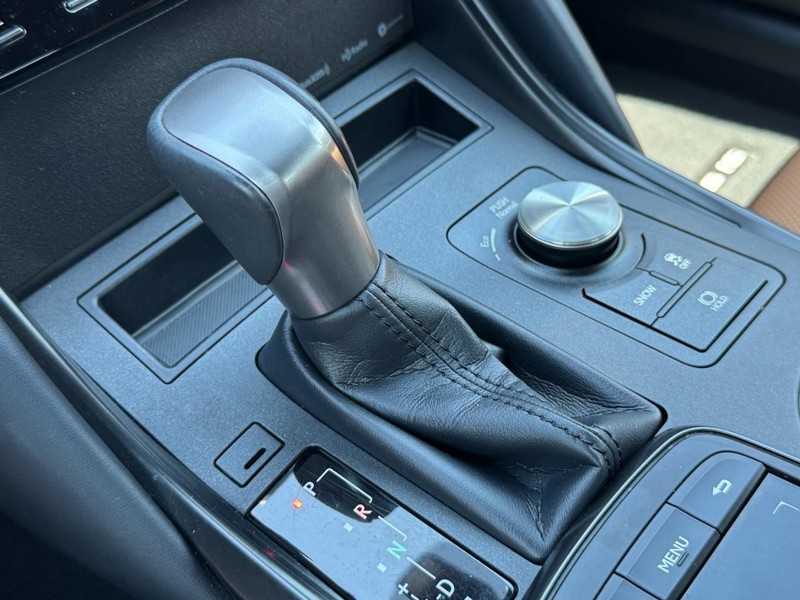 Lexus IS Vehicle Image 19