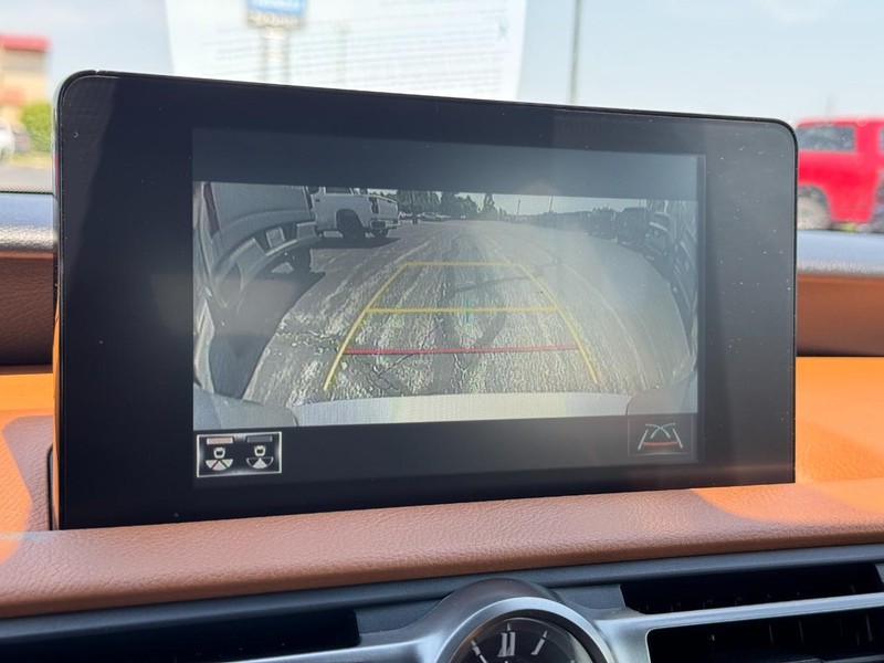 Lexus IS Vehicle Image 20