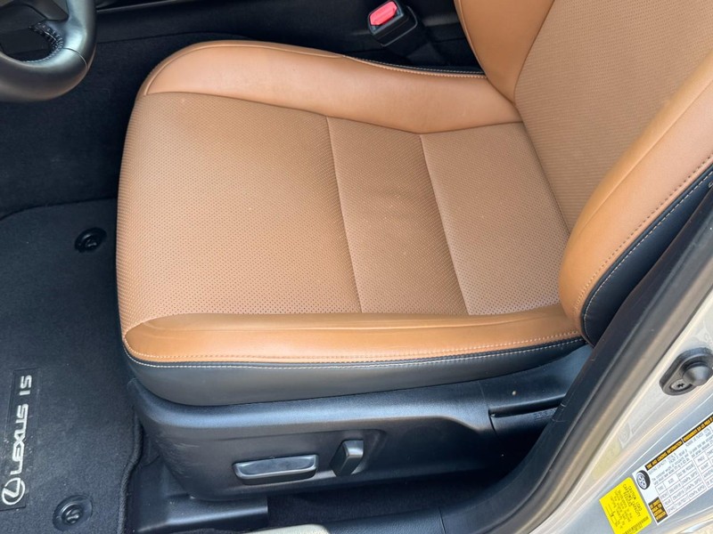 Lexus IS Vehicle Image 22