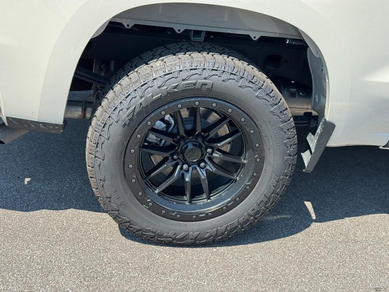 Chevrolet Silverado 1500 Vehicle Image 04