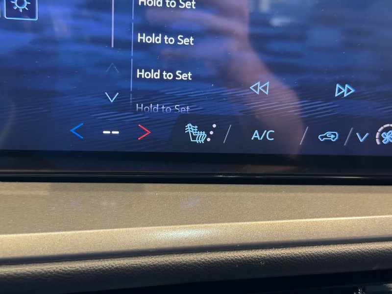 Chevrolet Traverse Vehicle Image 12