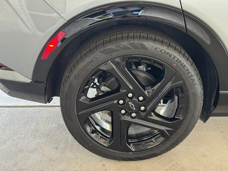 Chevrolet Equinox EV Vehicle Image 04