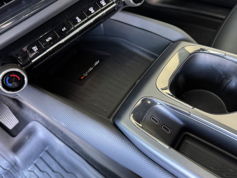 Chevrolet Equinox EV Vehicle Image 13