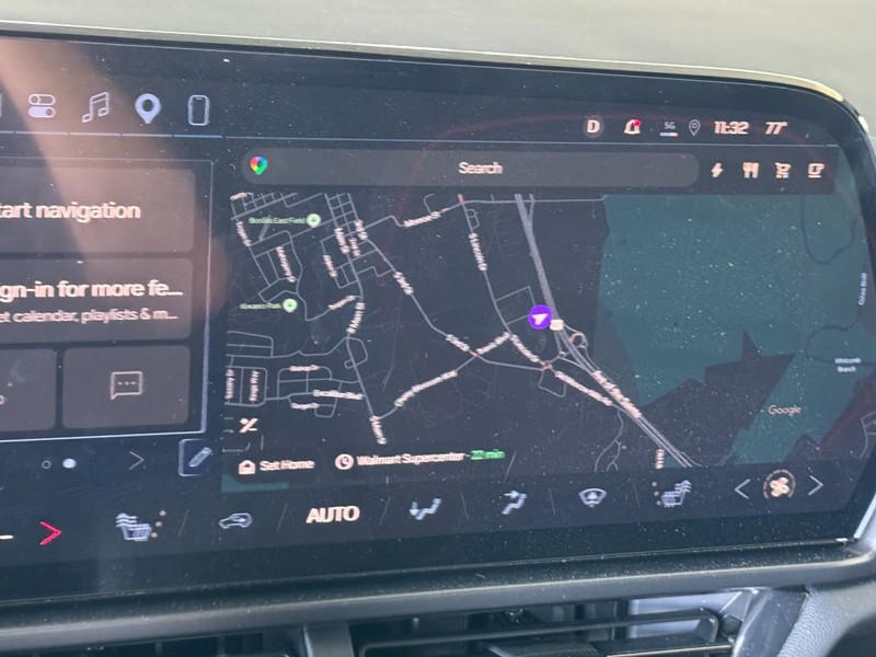 Chevrolet Equinox EV Vehicle Image 15