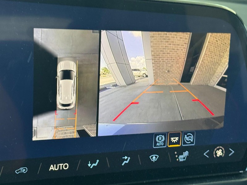 Chevrolet Equinox EV Vehicle Image 16