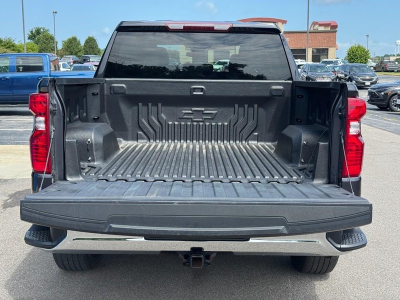 Chevrolet Silverado 1500 Vehicle Full-screen Gallery Image 05
