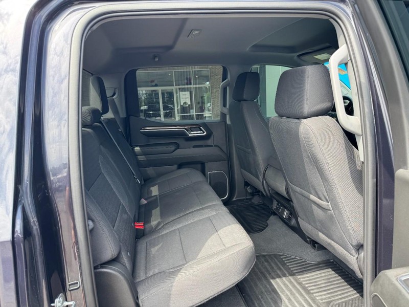 Chevrolet Silverado 1500 Vehicle Full-screen Gallery Image 10