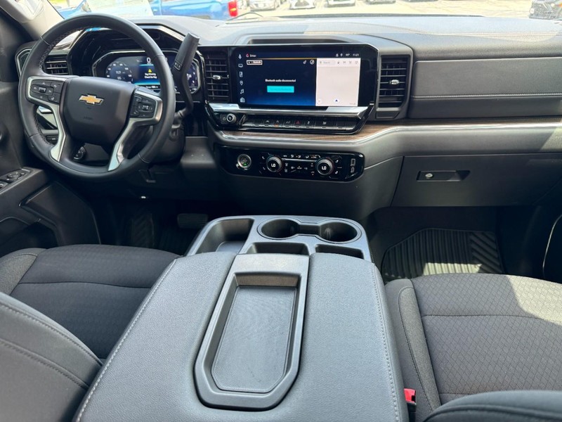 Chevrolet Silverado 1500 Vehicle Full-screen Gallery Image 11