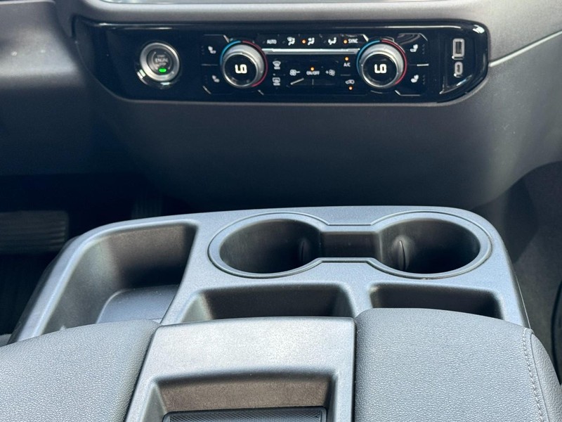 Chevrolet Silverado 1500 Vehicle Full-screen Gallery Image 14