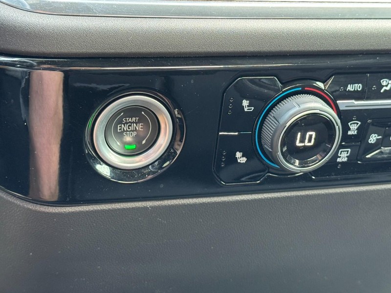 Chevrolet Silverado 1500 Vehicle Full-screen Gallery Image 19