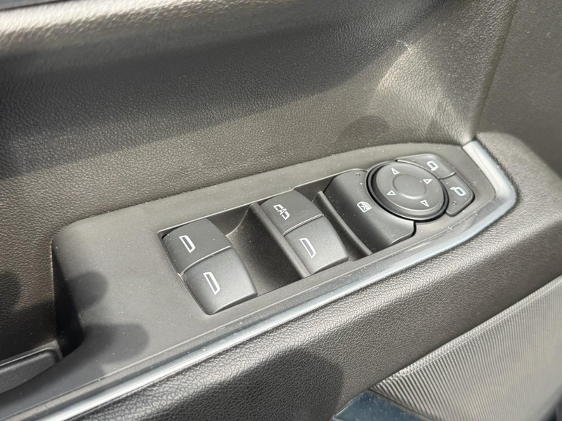 Chevrolet Silverado 1500 Vehicle Full-screen Gallery Image 22