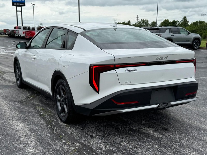 Kia K4 Vehicle Image 06