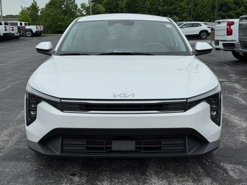 Kia K4 Vehicle Image 09