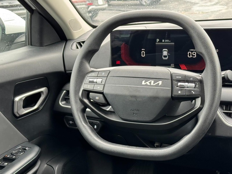 Kia K4 Vehicle Image 12