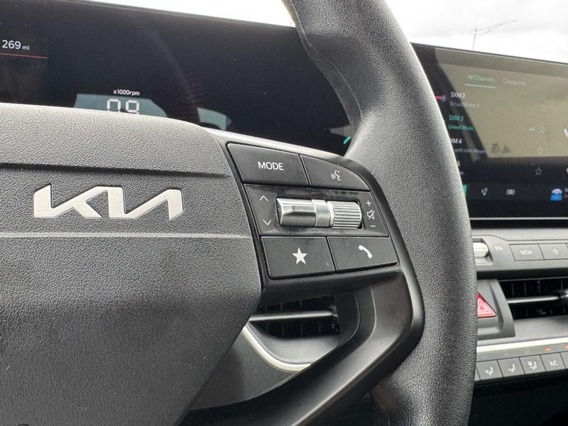 Kia K4 Vehicle Image 17