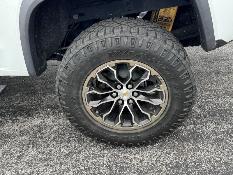 Chevrolet Colorado Vehicle Full-screen Gallery Image 07