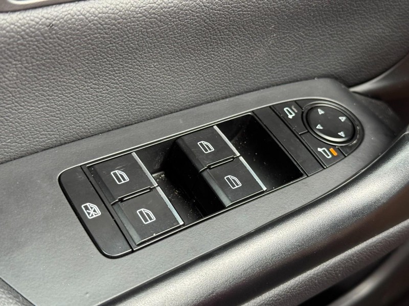 Mazda CX-50 Hybrid Vehicle Image 22