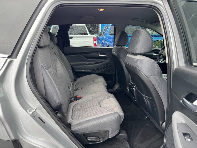 Hyundai Santa Fe Vehicle Image 10