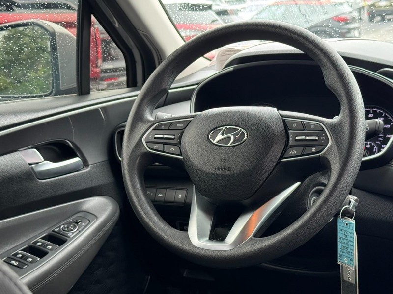 Hyundai Santa Fe Vehicle Image 12