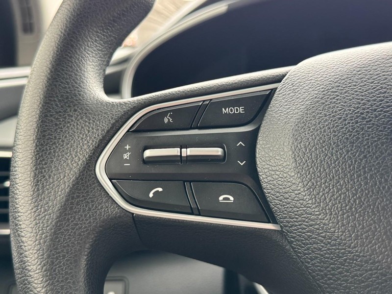 Hyundai Santa Fe Vehicle Image 16
