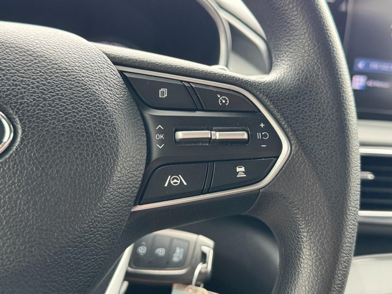 Hyundai Santa Fe Vehicle Image 17