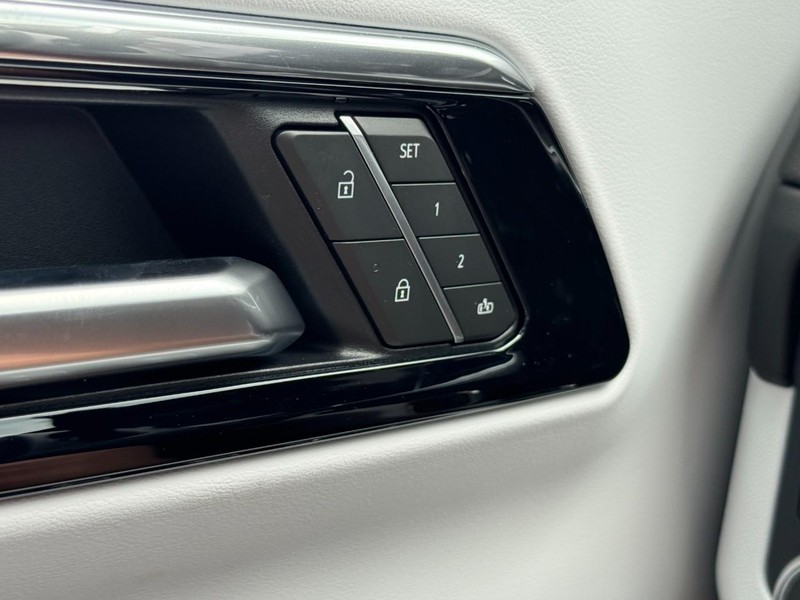 Chevrolet Tahoe Vehicle Image 11