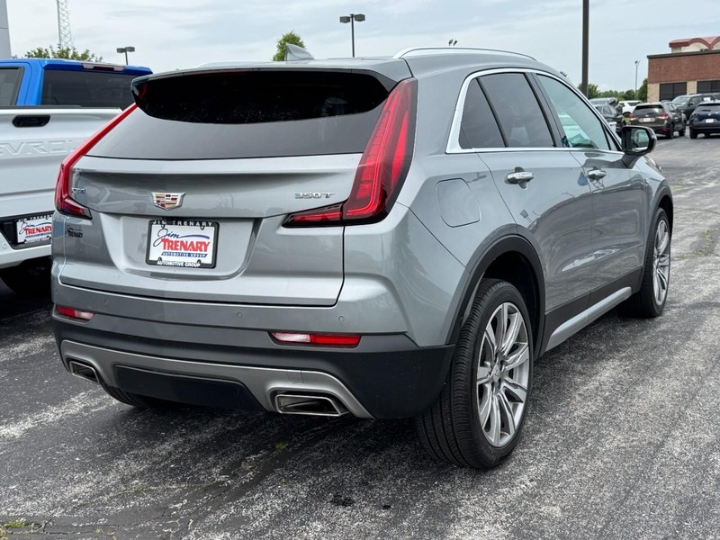 Cadillac XT4 Vehicle Full-screen Gallery Image 03