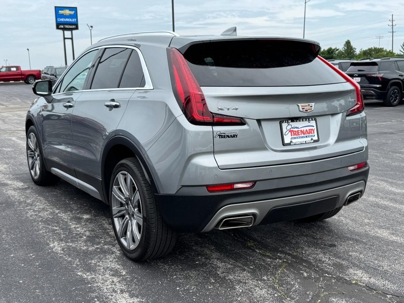 Cadillac XT4 Vehicle Full-screen Gallery Image 06