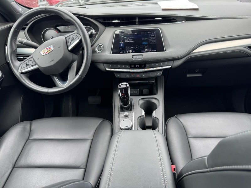 Cadillac XT4 Vehicle Full-screen Gallery Image 11