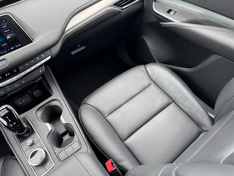 Cadillac XT4 Vehicle Full-screen Gallery Image 15