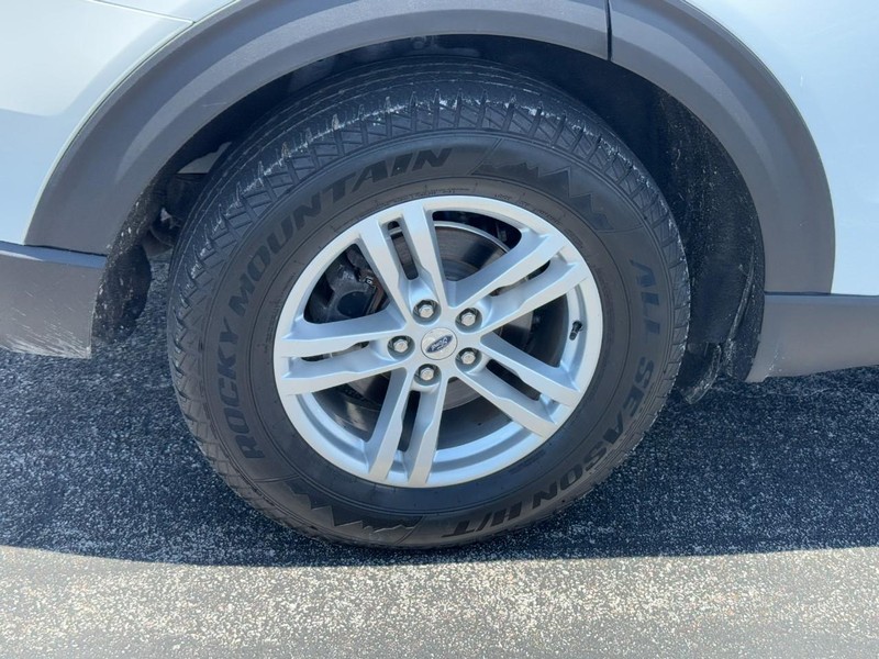 Ford Explorer Vehicle Image 04