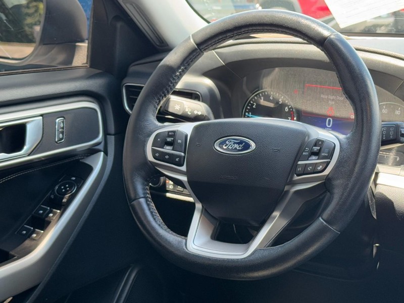 Ford Explorer Vehicle Image 08