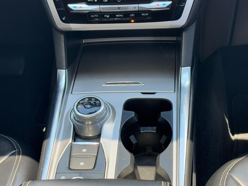 Ford Explorer Vehicle Image 10