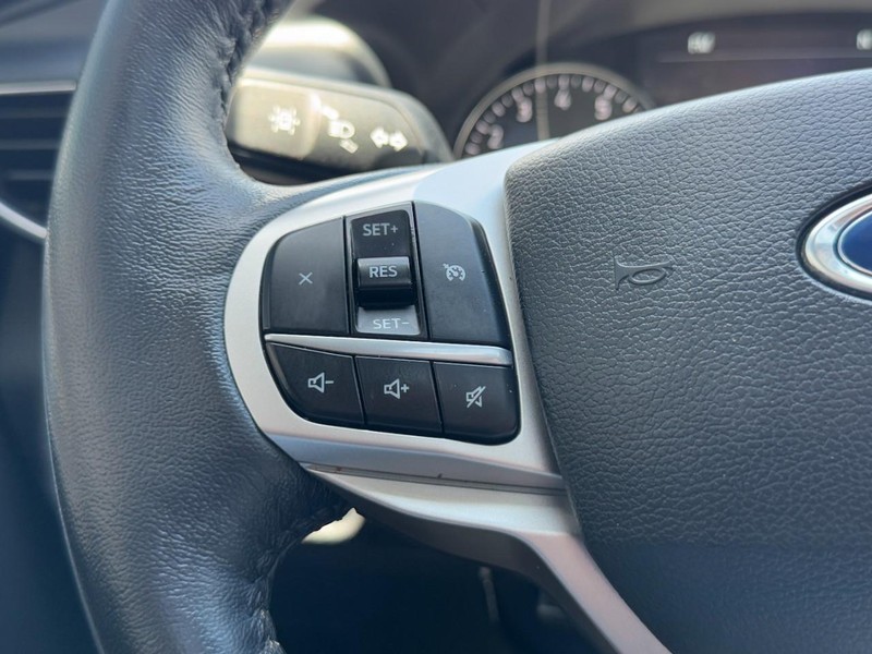 Ford Explorer Vehicle Image 12