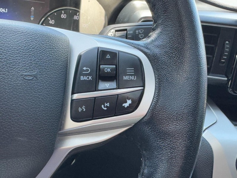 Ford Explorer Vehicle Image 13