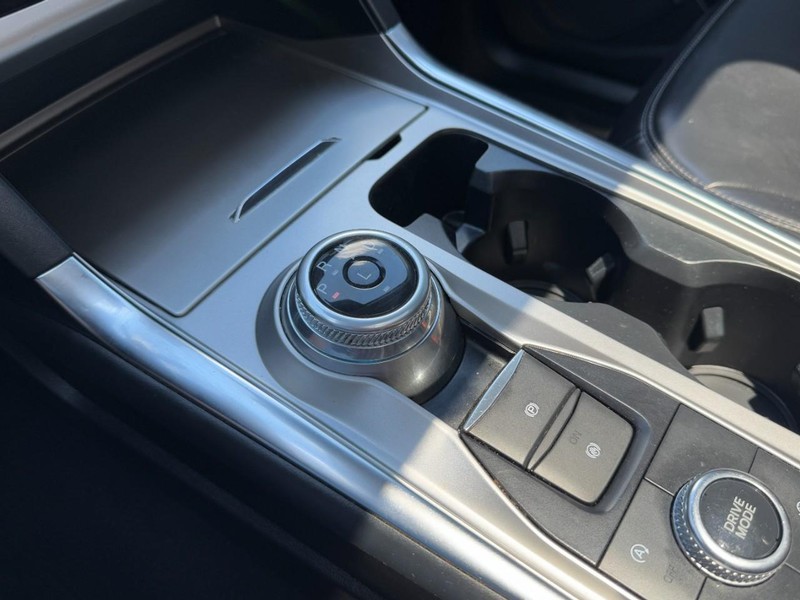 Ford Explorer Vehicle Image 15