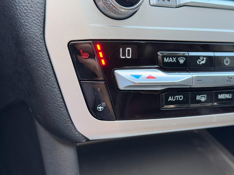 Ford Explorer Vehicle Image 16