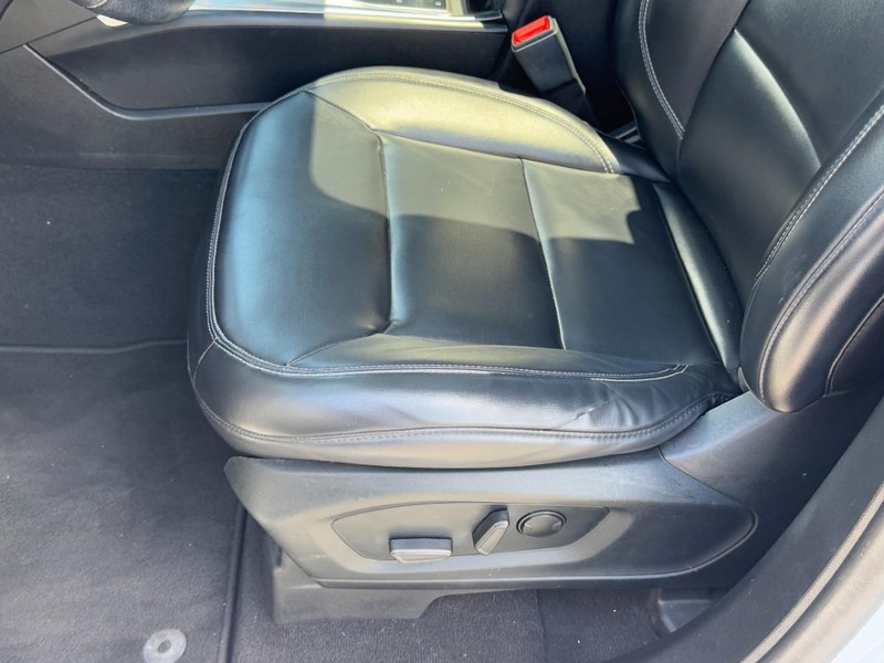 Ford Explorer Vehicle Image 19