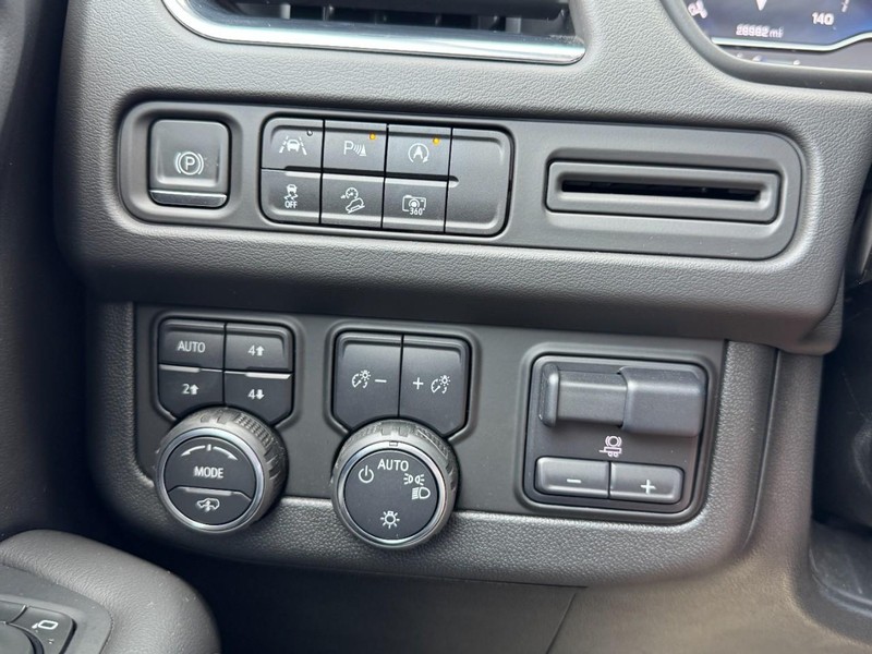 Chevrolet Tahoe Vehicle Image 17