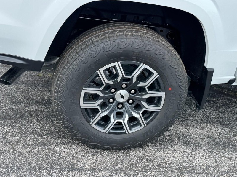 Chevrolet Colorado Vehicle Image 04