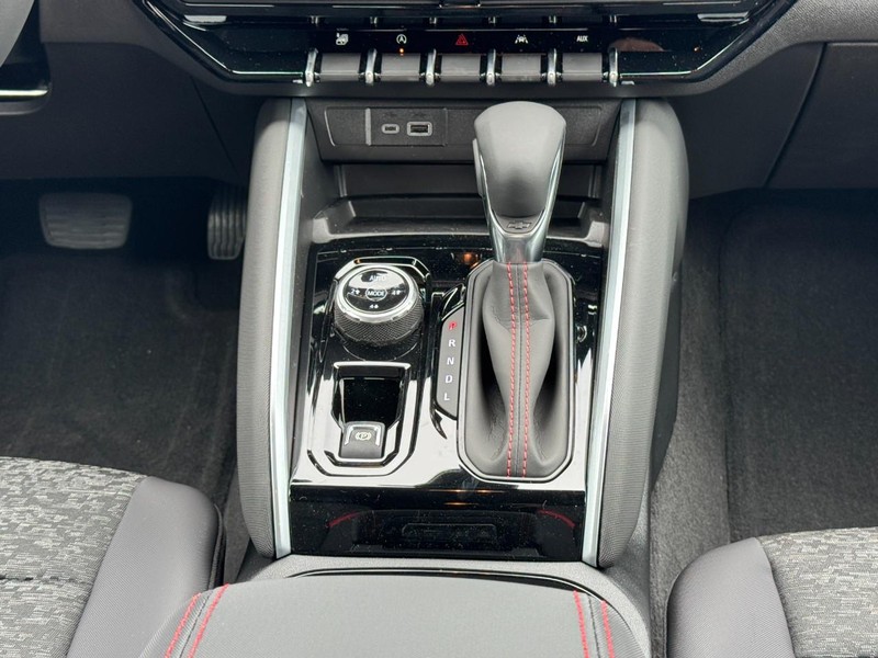 Chevrolet Colorado Vehicle Image 09