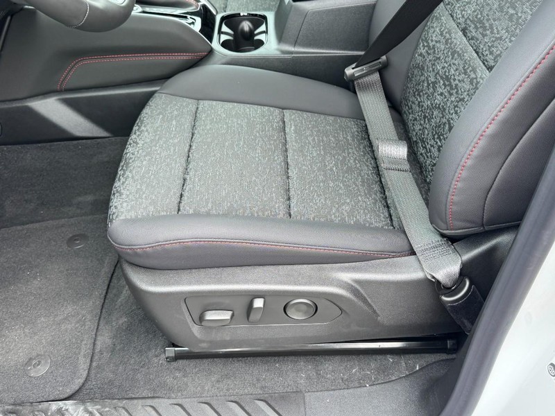 Chevrolet Colorado Vehicle Image 15