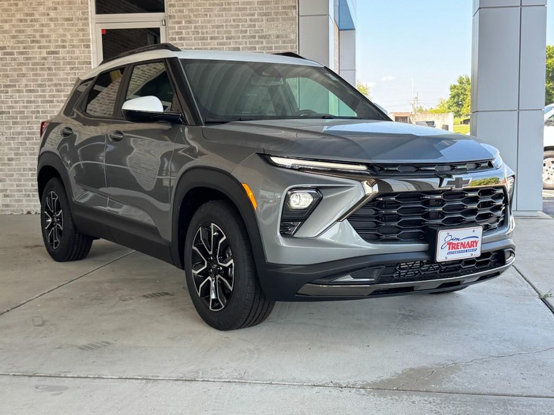 Chevrolet TrailBlazer Vehicle Image 02