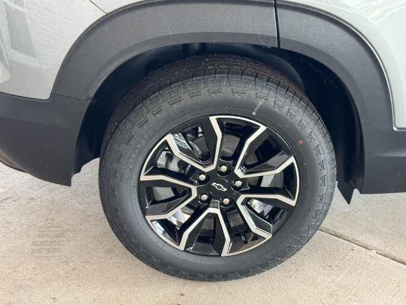 Chevrolet TrailBlazer Vehicle Image 04