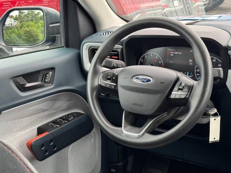 Ford Maverick Vehicle Image 12