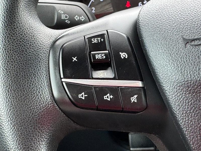 Ford Maverick Vehicle Image 16