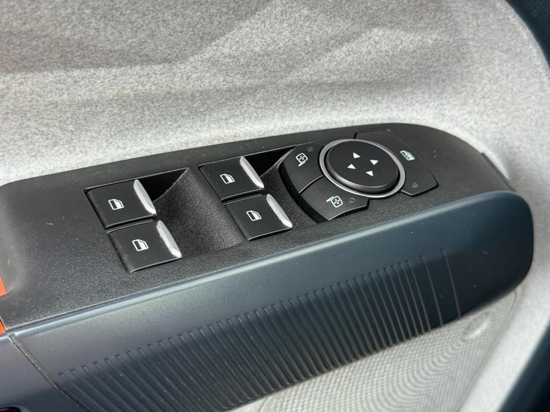 Ford Maverick Vehicle Image 20