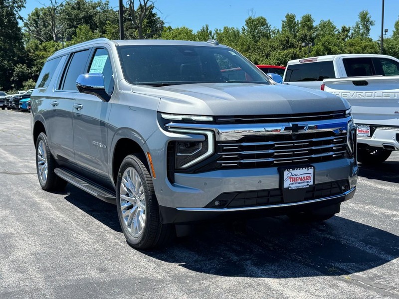Chevrolet Suburban Vehicle Image 02